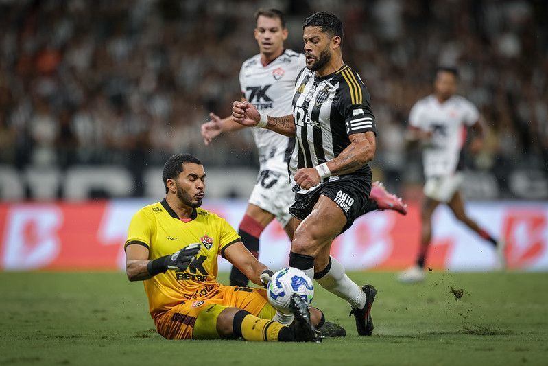 Atlético arranca empate no fim contra o Vitória, mas segue sem vencer no Brasileiro
