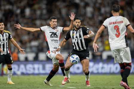 Imagem de jogo do primeiro turno do Brasileirão entre Atlético e Vitória, no Mineirão