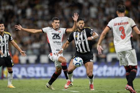 Imagem de jogo do primeiro turno do Brasileirão entre Atlético e Vitória, no Mineirão