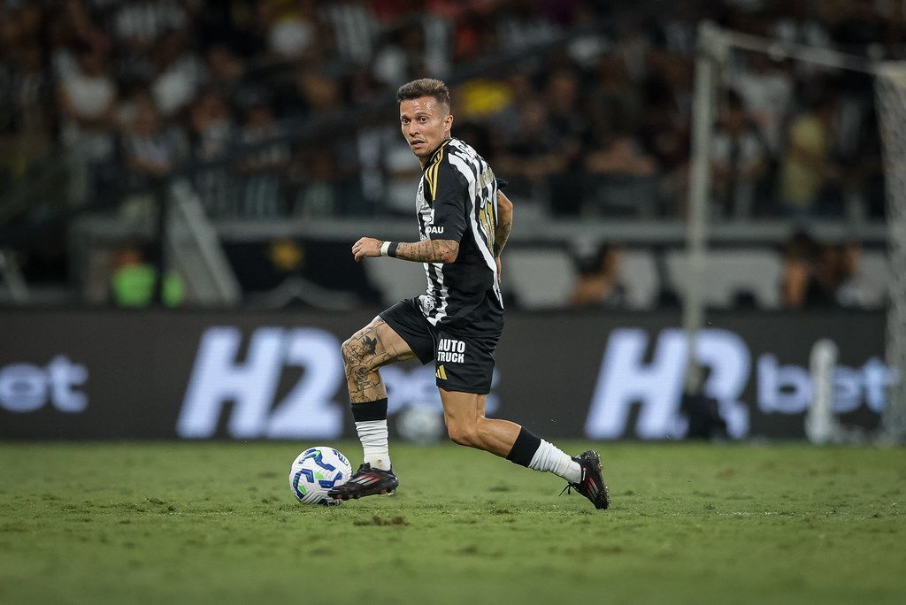 Bernard admite sondagens do exterior, mas projeta futuro no Atlético
