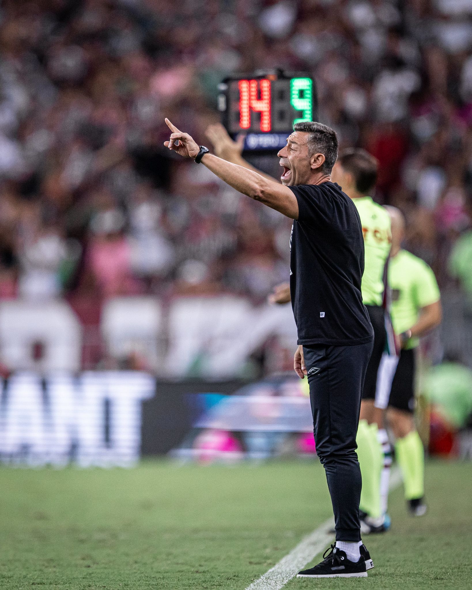 Santos marca reunião para definir futuro de Pedro Caixinha