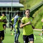 Reunião no América define futuro de meia que voltou de lesão e está em fim de contrato