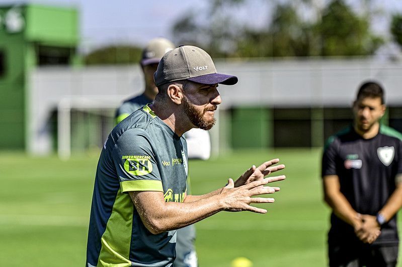 Invicto em casa, América recebe Goiás em confronto direto pela Série B