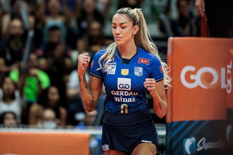 Thaisa celebra vitória do Minas e manda recado sobre segundo jogo da semi da Superliga