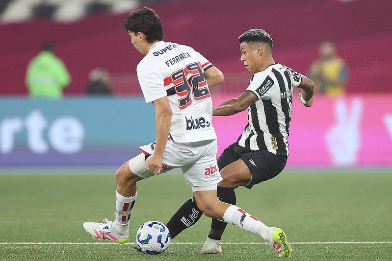 Pressionados, Botafogo e São Paulo só empatam pela Série A do Brasileiro