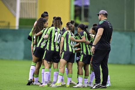 Time feminino do América reunido