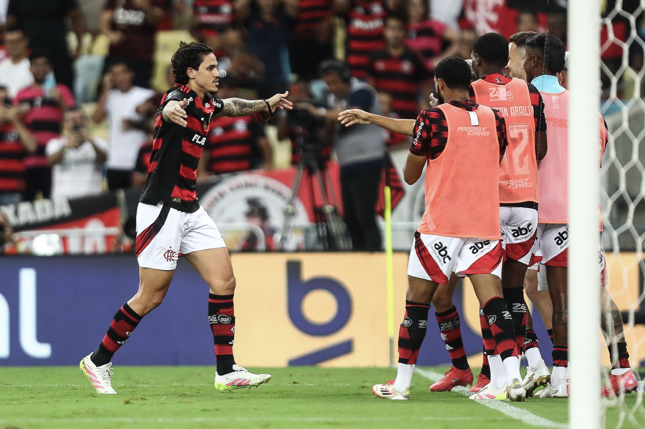 Pedro marca primeiros gols e prova status de reforço no Flamengo de Filipe Luís