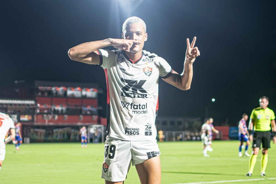 Artilheiro do Vitória revela premiação aos companheiros por assistências