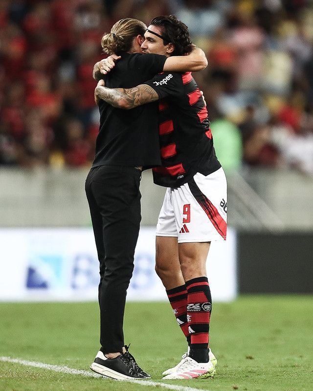 Filipe Luís freia empolgação após goleada do Flamengo: 'Não me iludo'