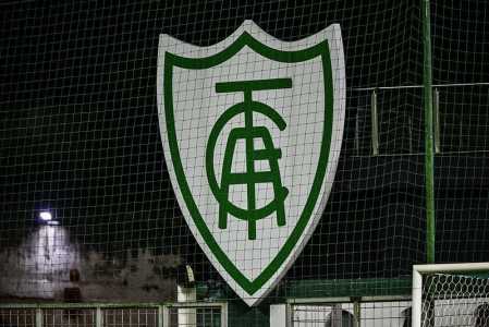 Escudo do América no Independência, estádio do clube em Belo Horizonte
