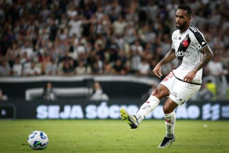 Vasco rescinde contrato com Alex Teixeira