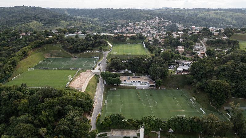 Profissional do Atlético usará campo sintético na Cidade do Galo? Saiba planejamento