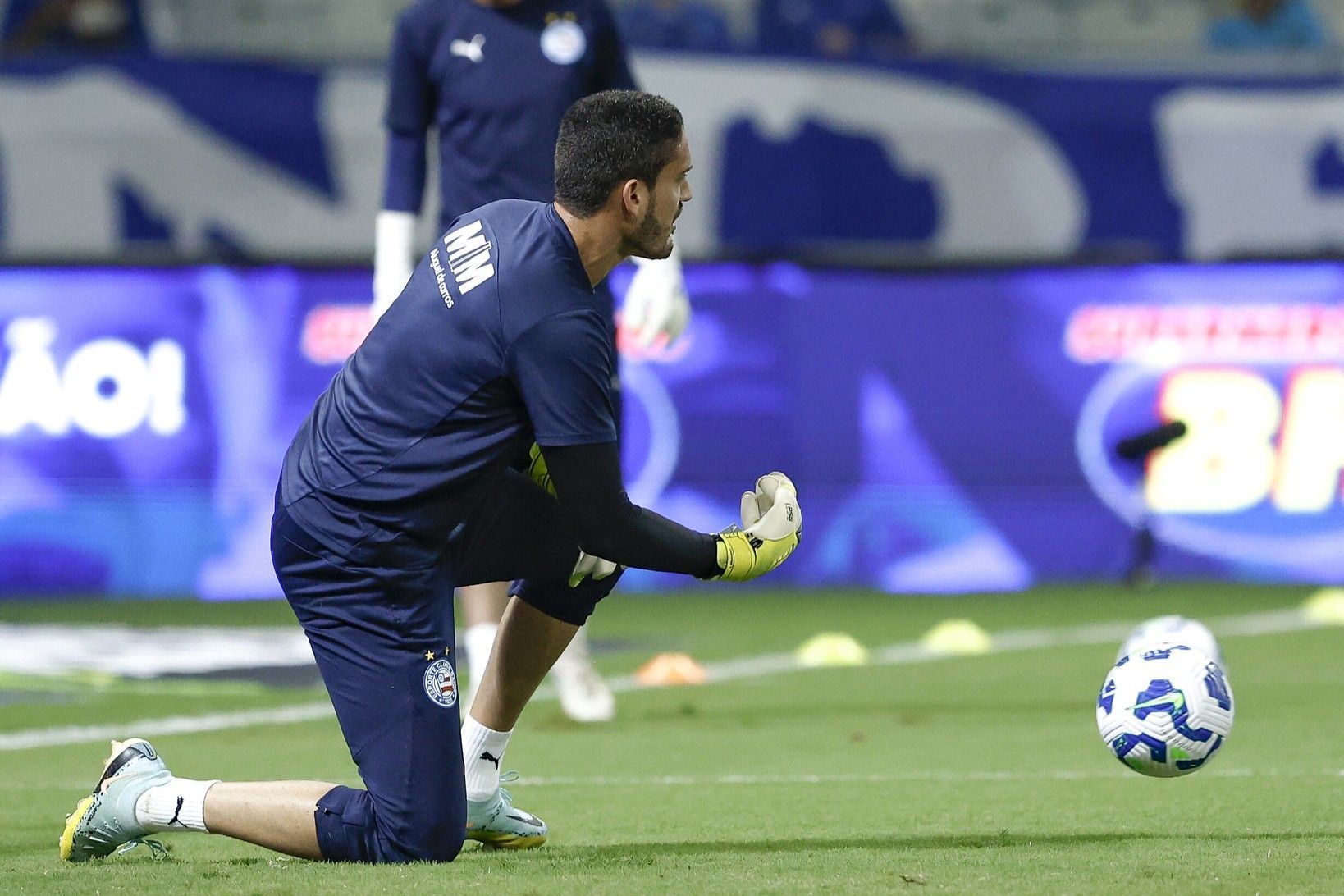 Cruzeiro x Bahia: goleiro Ronaldo falha, se redime com defesa e sai lesionado