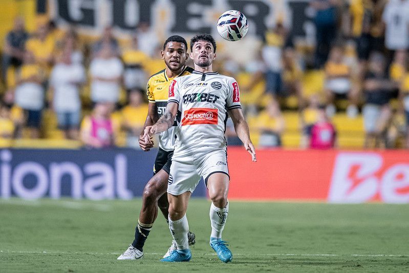 Com duas expulsões, Athletic é goleado pelo Criciúma e segue sem pontuar na Série B