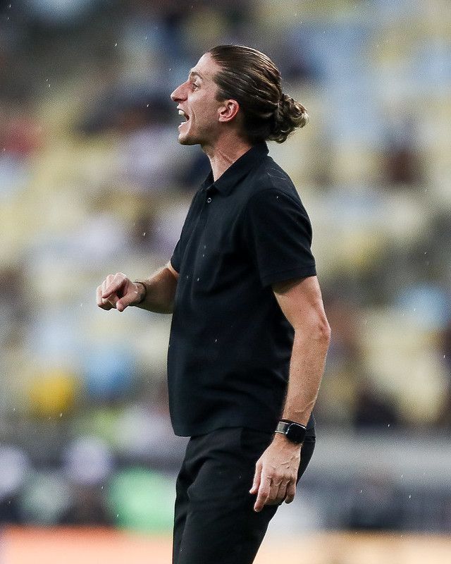 Filipe Luís vê Flamengo dominante em empate contra o Vasco pelo Brasileiro