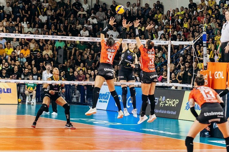Praia Clube encara Sesi Bauru por sobrevivência na Superliga Feminina