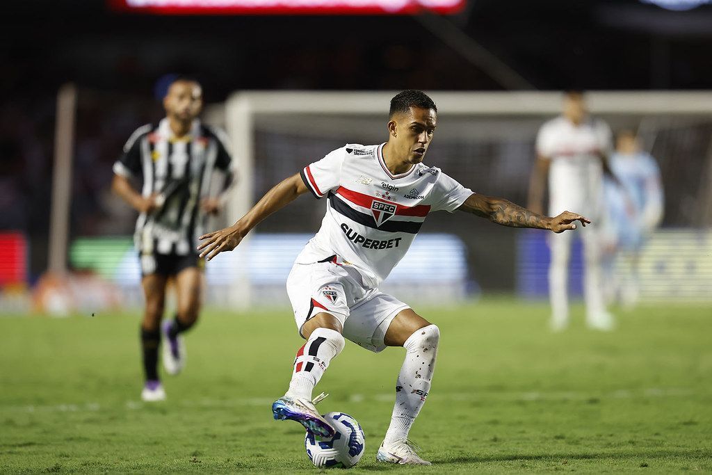 Santos avança em conversas e está otimista por contratação de Igor Vinícius