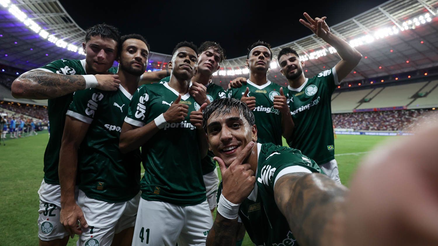 Weverton defende pênalti no fim, Palmeiras vence Fortaleza e vira líder do Brasileirão