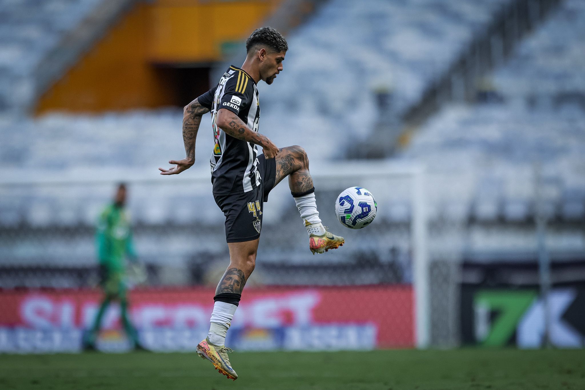 Titular do Atlético rasga o joelho em vitória sobre o Botafogo no Mineirão; veja foto