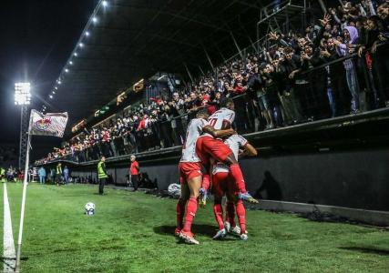 Jogadores do RB Bragantino comemoram gol sobre o Cruzeiro no Nabi Abi Chedid