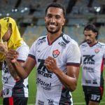 Lucas Braga rescinde contrato com o Vitória e fica livre no mercado
