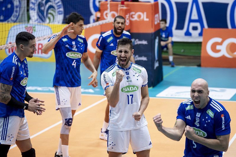 Sada Cruzeiro vence Praia Clube pela semifinal da Superliga e amplia 'freguesia'