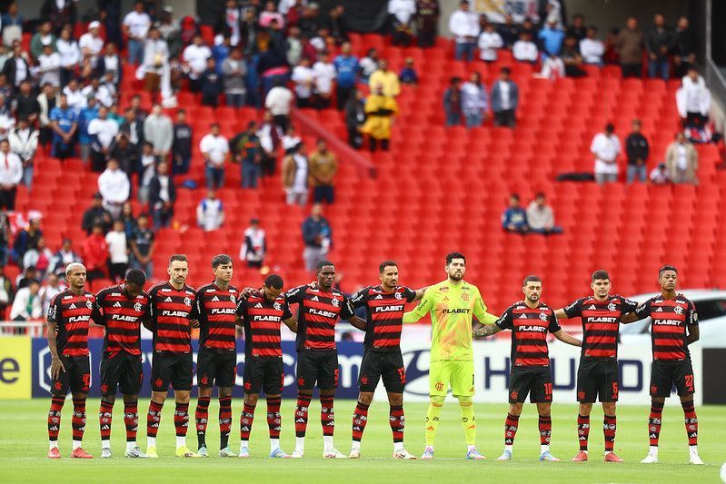 Atacante do Flamengo precisou de oxigênio contra a LDU, revela Filipe Luís