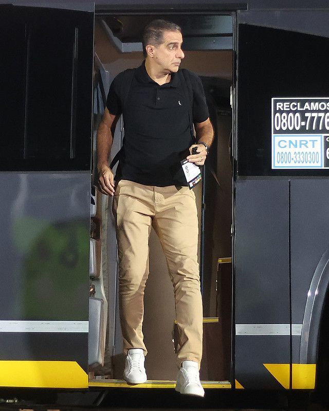 Renato Paiva crava 'fim' do time de 2024 e vê 'fase estranha' do Botafogo
