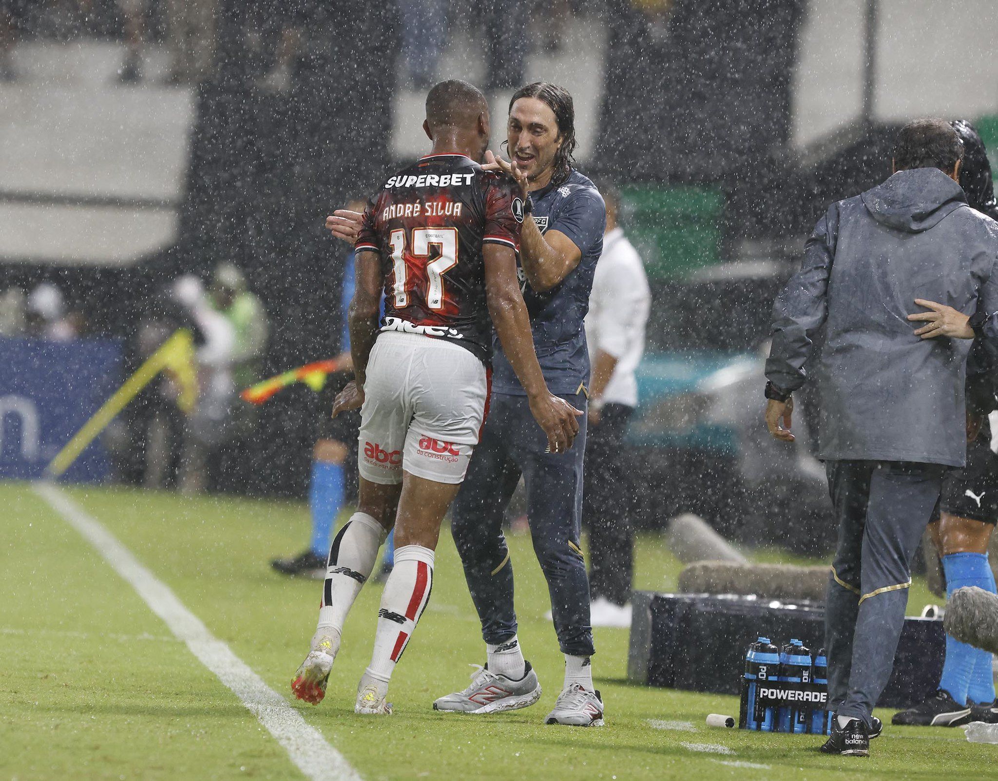 Zubeldía menospreza marca pessoal na Libertadores e alivia pressão no São Paulo