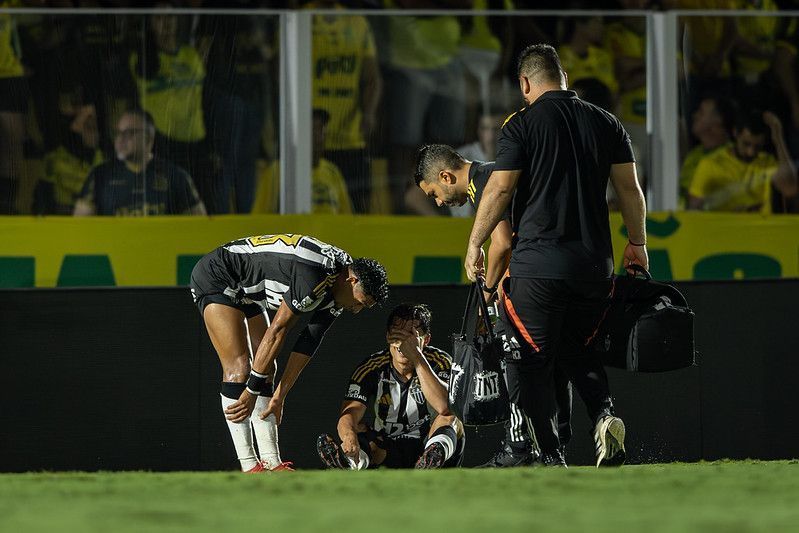 Atlético confirma 'contusão óssea' de Alan Franco, que vira desfalque