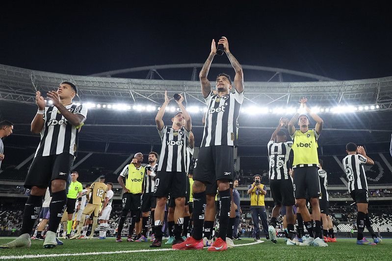 Paiva defende favoritismo do Botafogo: 'Ninguém aqui vai correr por fora'