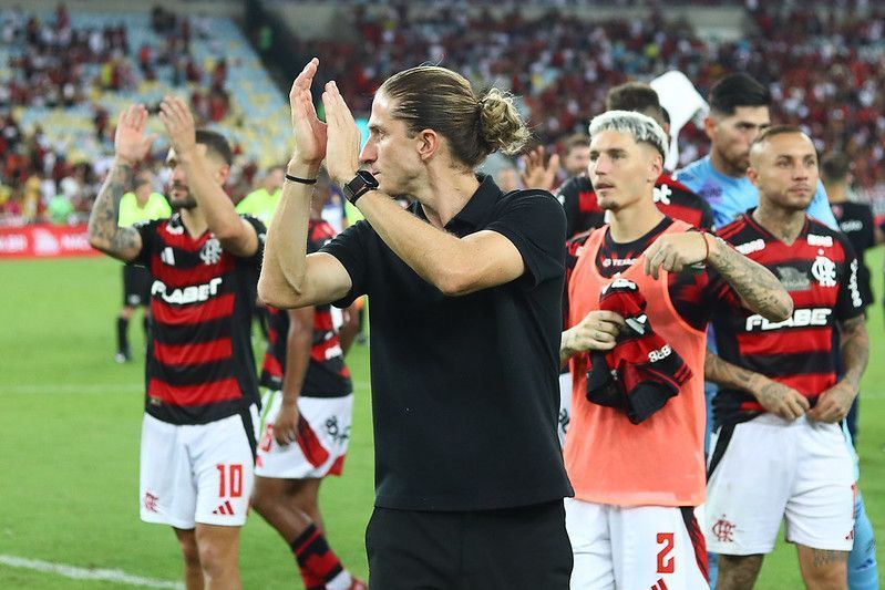 Filipe Luís rasga elogios para elenco e atuação do Flamengo contra o Corinthians