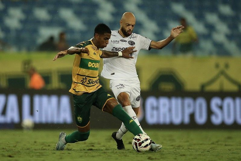 Cuiabá vence Ferroviária e cola na liderança da Série B