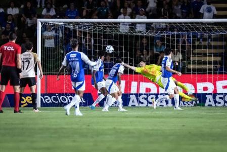 Cássio foi protagonista no último duelo entre Cruzeiro e Vasco