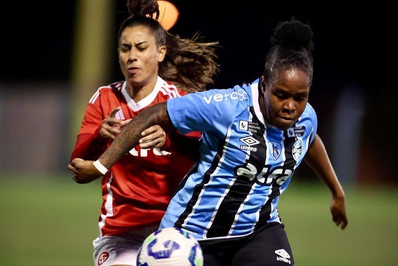 Grêmio e Internacional empatam em clássico acirrado no Brasileirão Feminino