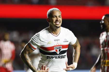 Luciano fez dois gols contra o Náutico, na última terça (29)