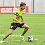 América anuncia renovação de contrato com o meia Gustavinho; saiba detalhes
