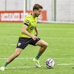 América anuncia renovação de contrato com o meia Gustavinho; saiba detalhes