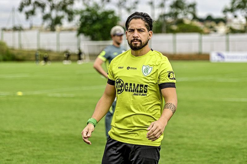 América confirma interesse de rival da Série B em Benítez; saiba detalhes