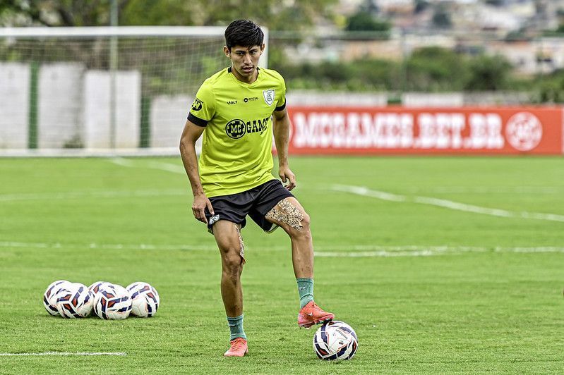 Miguelito, do América, é suspenso pelo STJD após acusação de racismo; veja detalhes