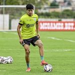 Miguelito, do América, é suspenso pelo STJD após acusação de racismo; veja detalhes