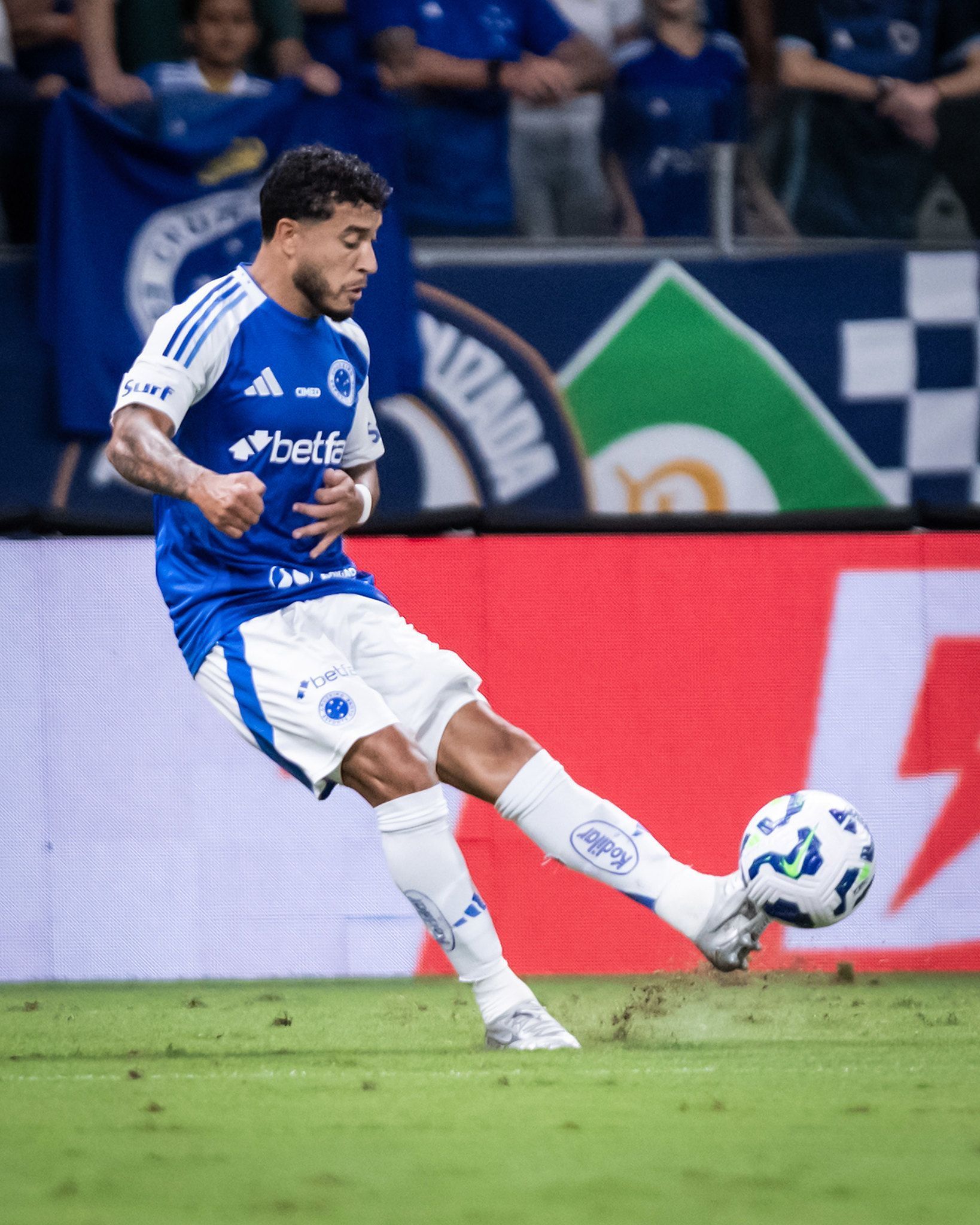 William na lateral esquerda do Cruzeiro? Veja como jogador reagiu a pedido de Jardim