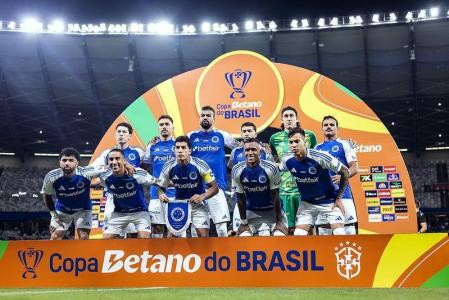 Jogadores do Cruzeiro antes de partida pela Copa do Brasil 2025