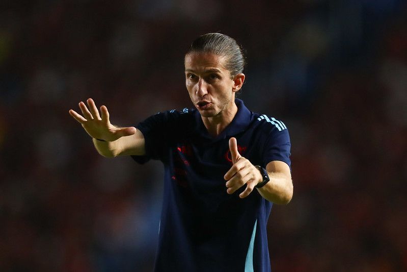 Filipe Luís compara joia da base com craques do elenco do Flamengo