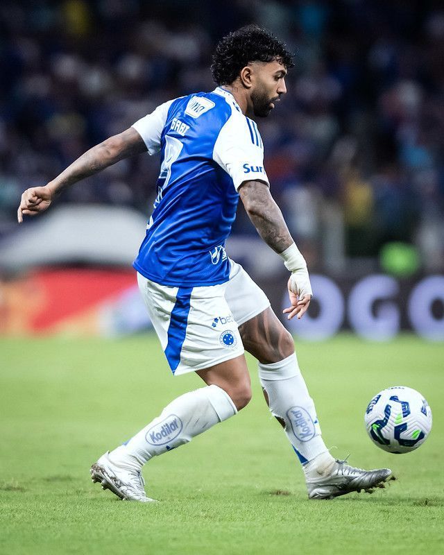 Torcida do Cruzeiro xinga Dudu e exalta Gabigol durante vitória no Mineirão