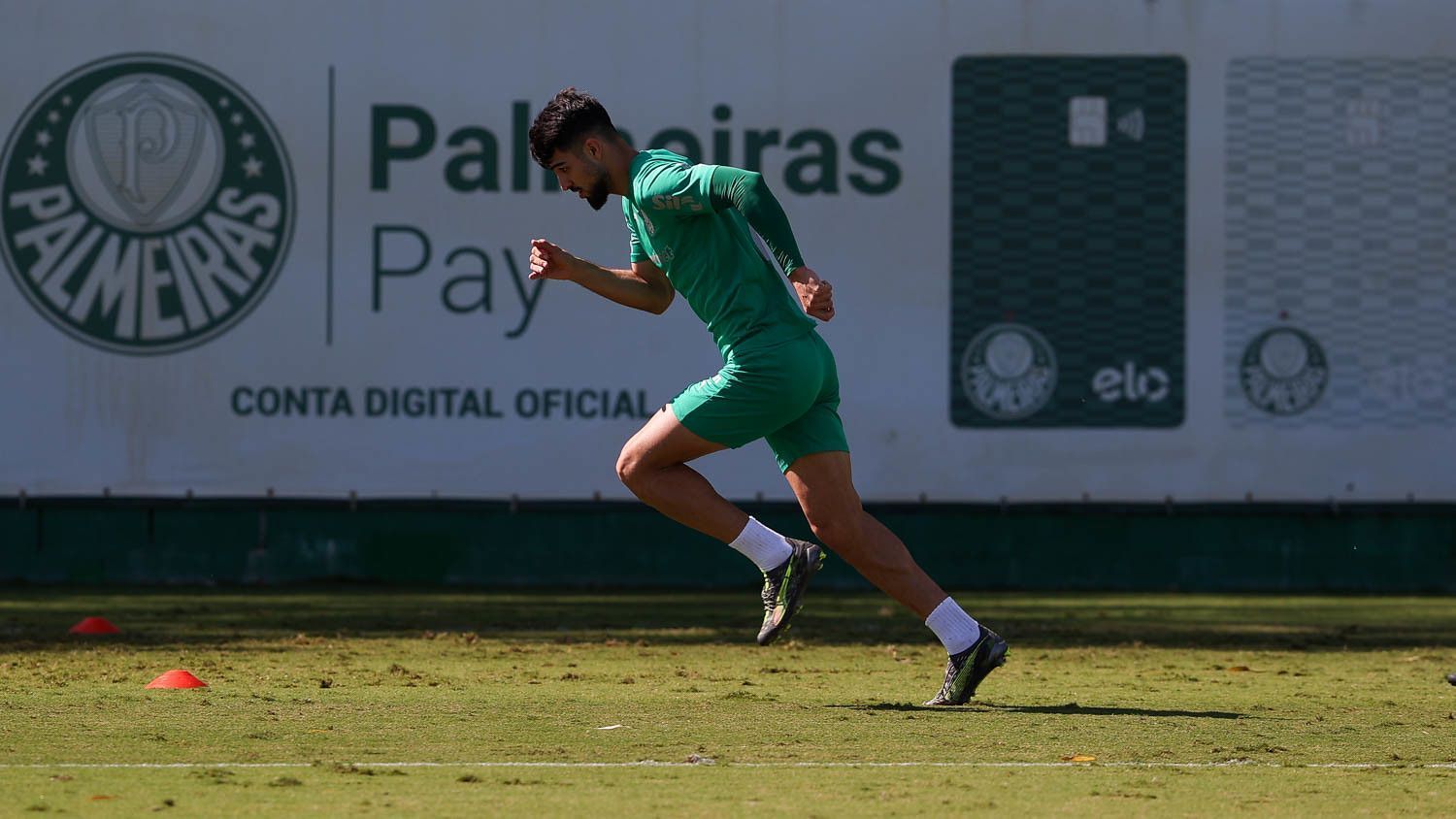 Flaco López, atacante do Palmeiras, se envolve em acidente de trânsito