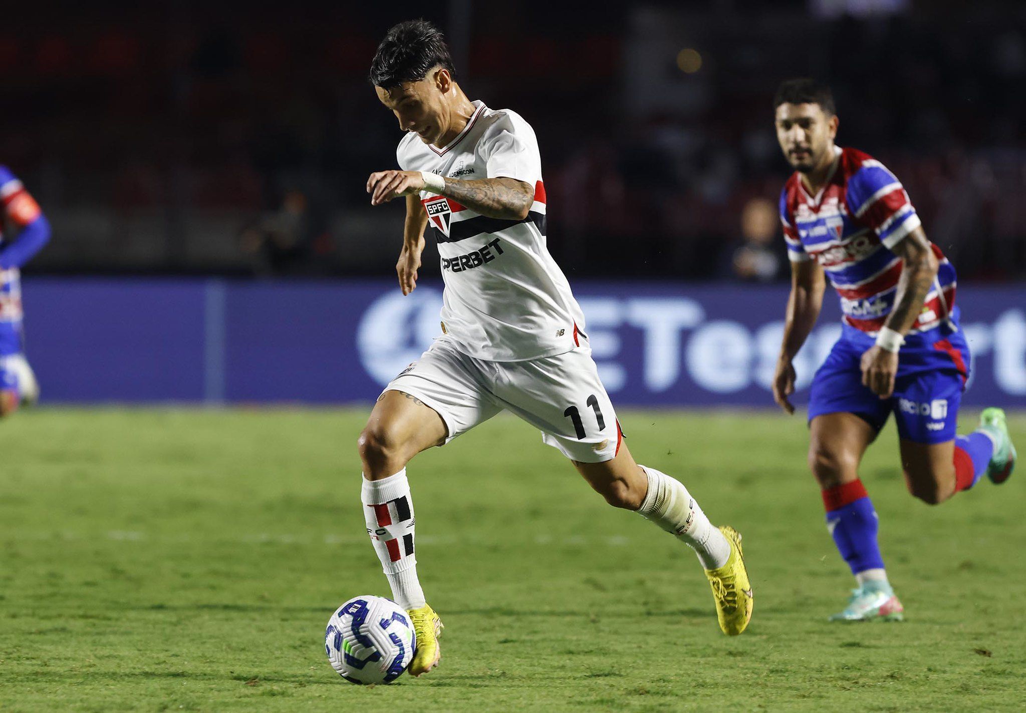 Jogadores do São Paulo se posicionam sobre pênalti perdido por Ferreirinha
