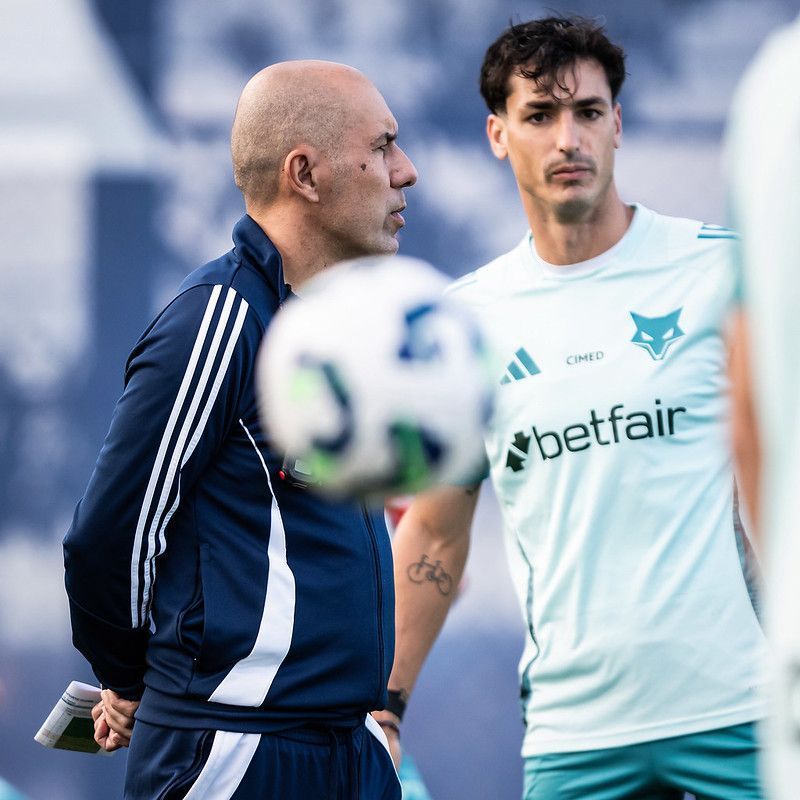 Jardim explica ausência de Dinenno no banco do Cruzeiro contra o Flamengo