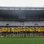 Cuca comanda primeiro treino na Arena MRV após instalação de gramado sintético