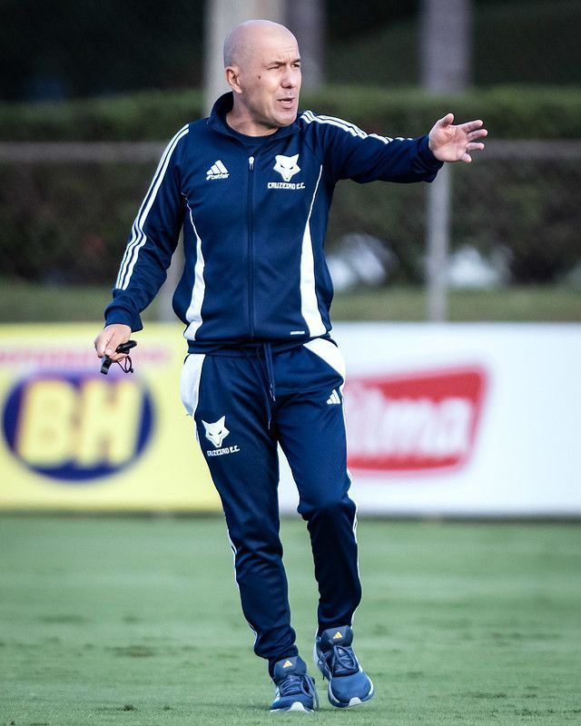 Escalação do Cruzeiro: Jardim aposta em força máxima para duelo com Flamengo